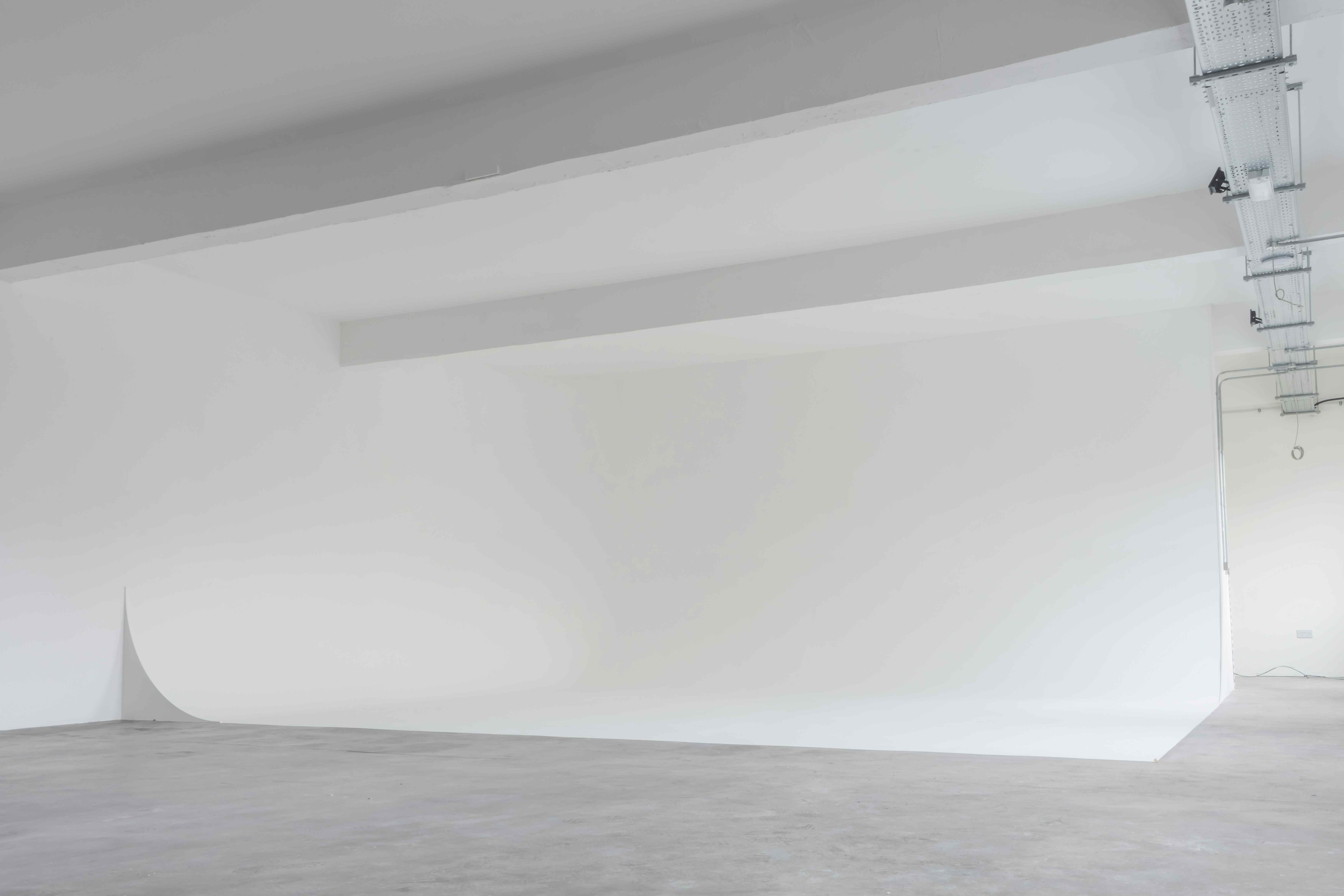 Bright photography studio with infinity wall in Liverpools Baltic area 1