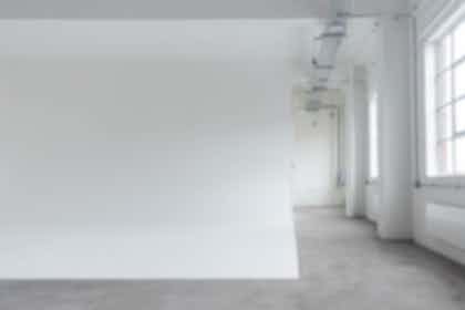 Bright photography studio with infinity wall in Liverpools Baltic area 6