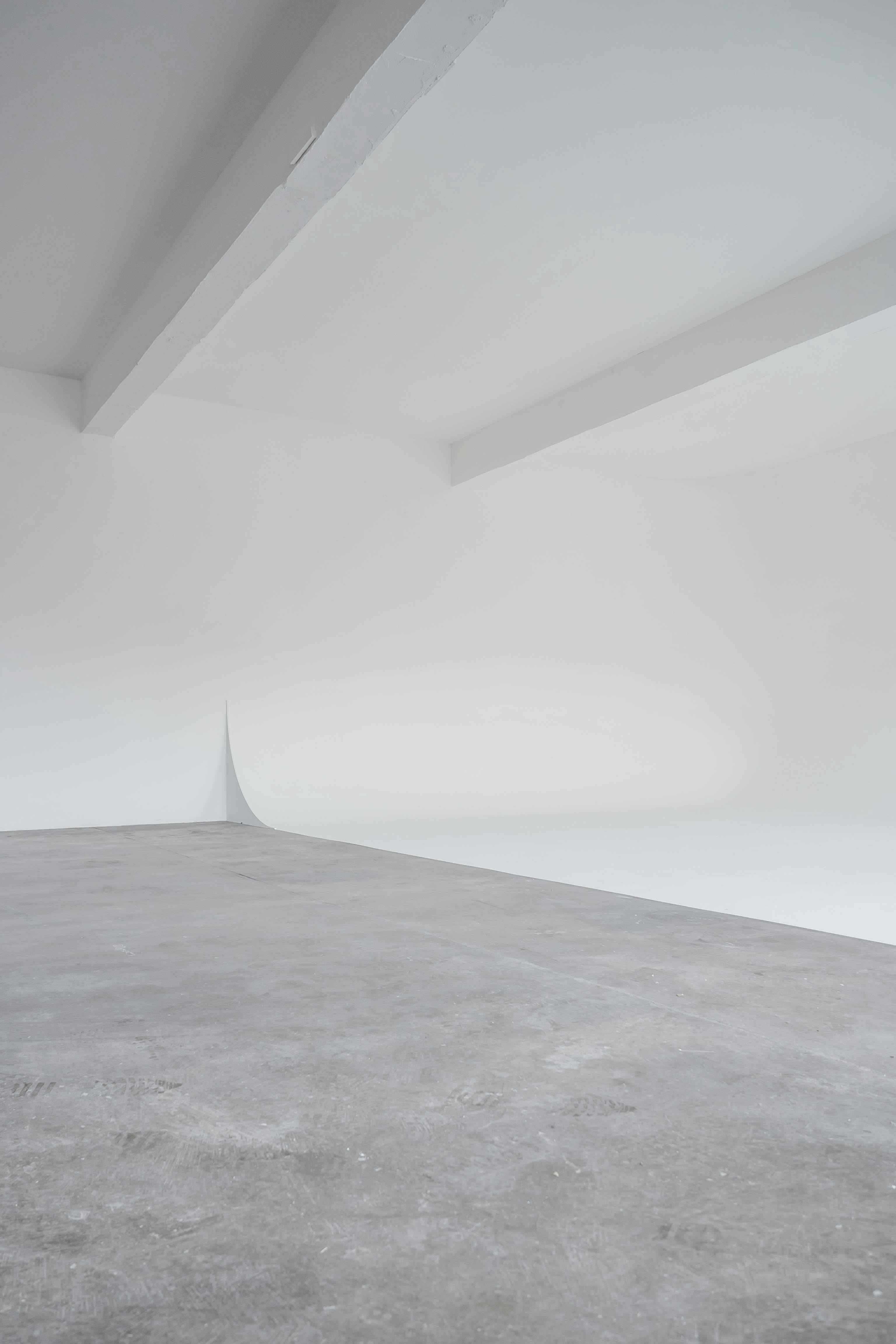 Bright photography studio with infinity wall in Liverpools Baltic area 4