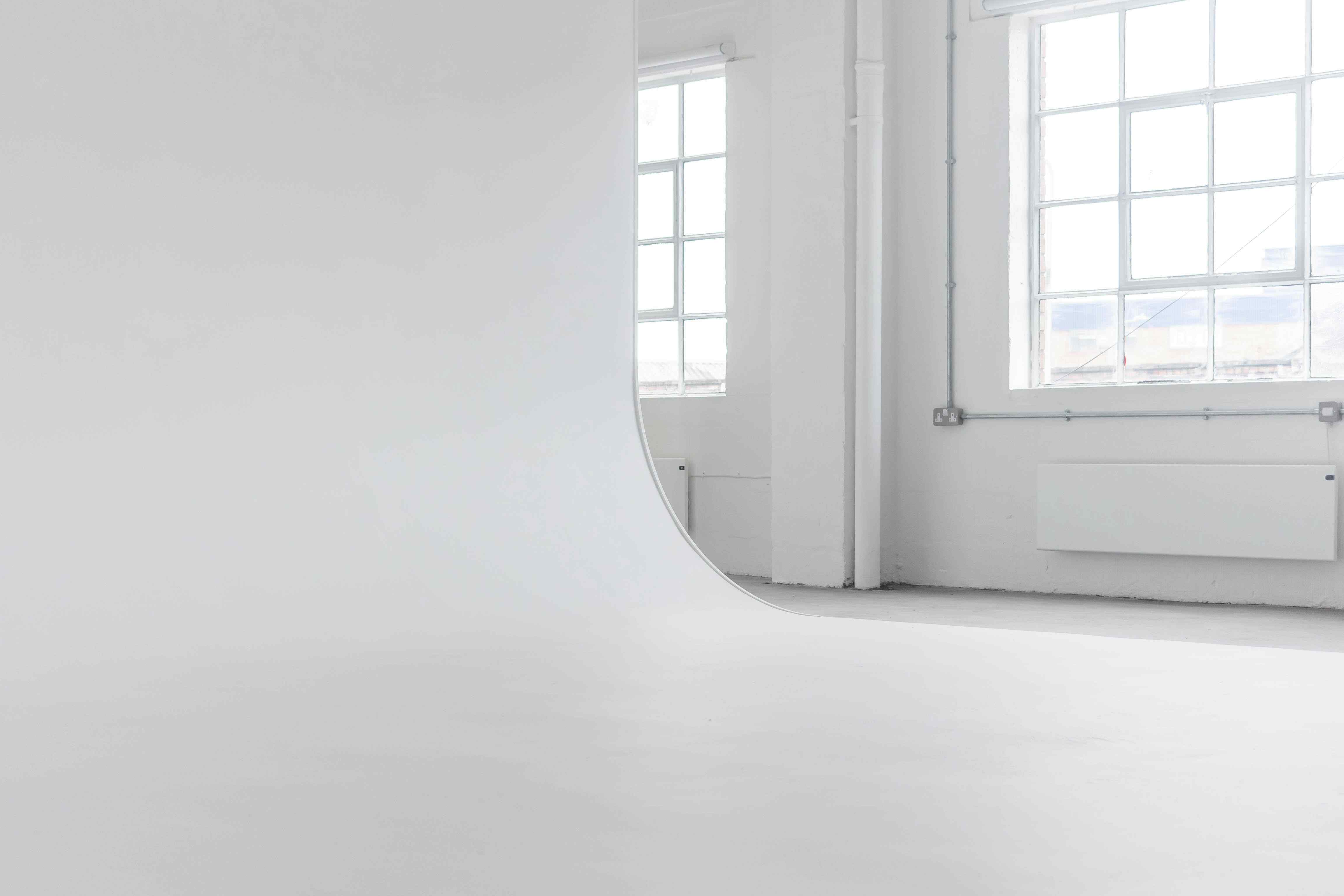 Bright photography studio with infinity wall in Liverpools Baltic area 3