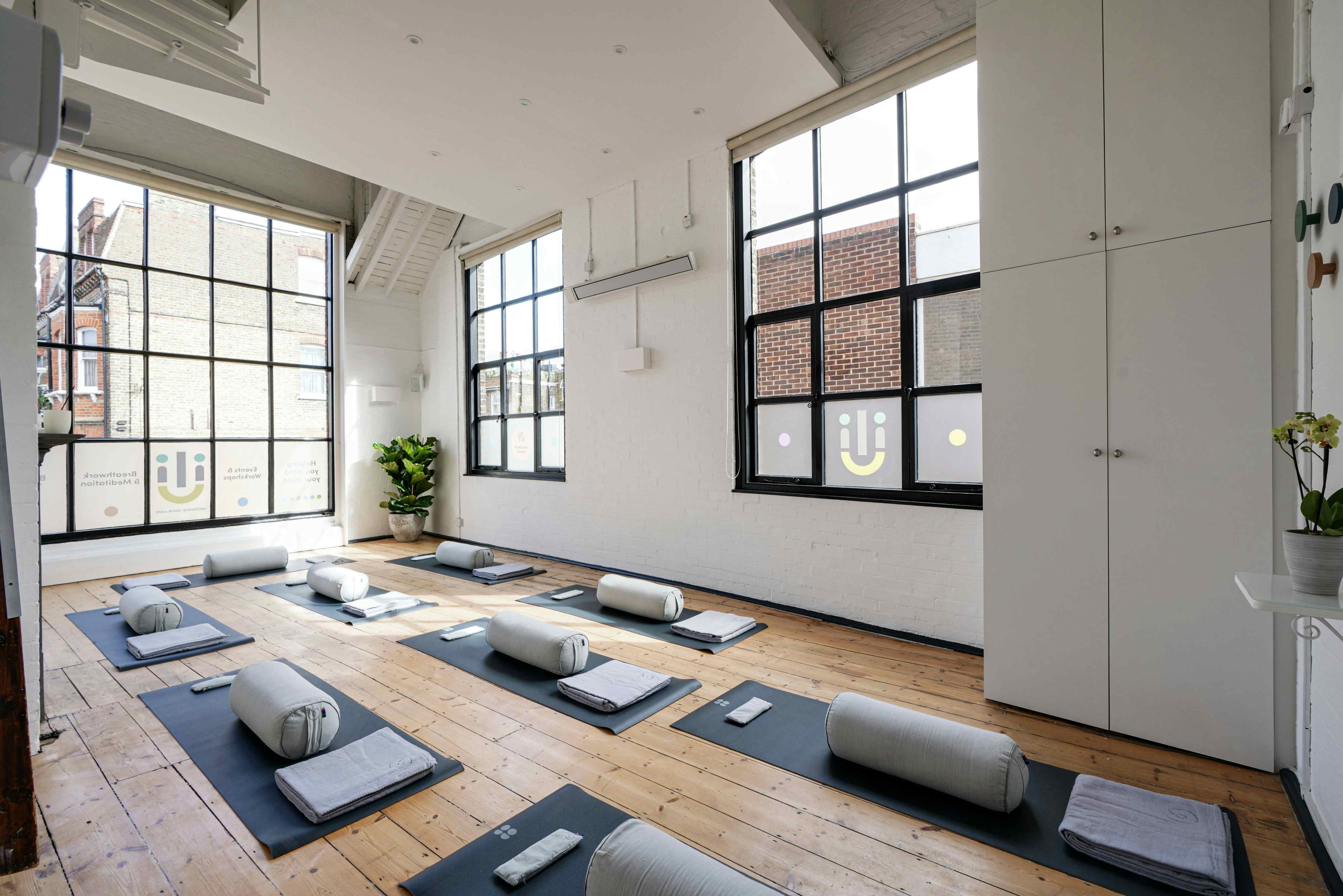 Natural Light-filled Studio in Grade II Listing Building  2