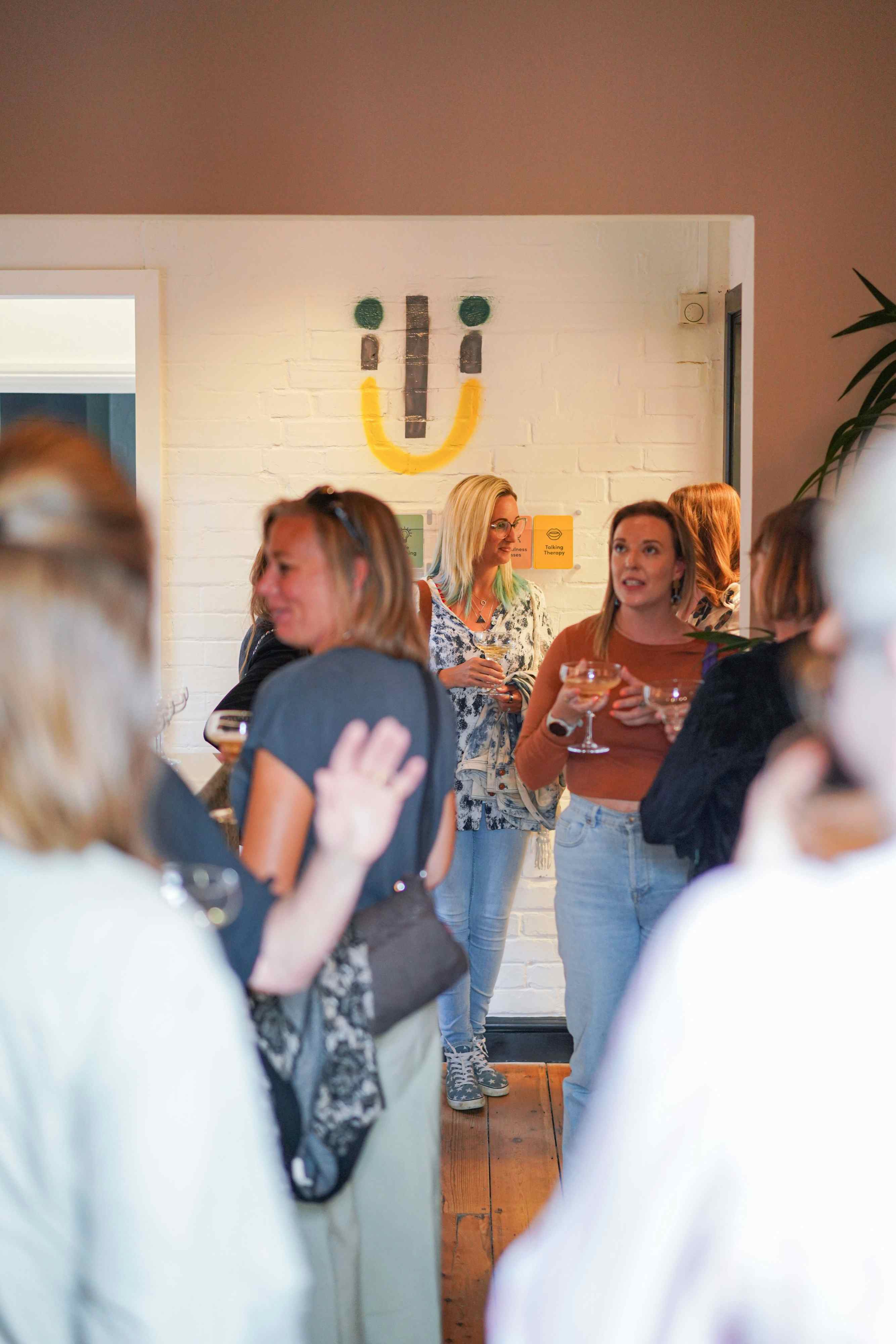 Natural Light-filled Studio in Grade II Listing Building  9