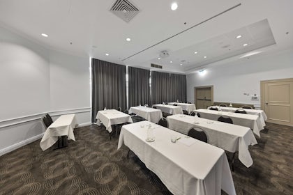 Bottlebrush Room 3