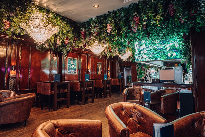 Cocktail Lounge 3D tour