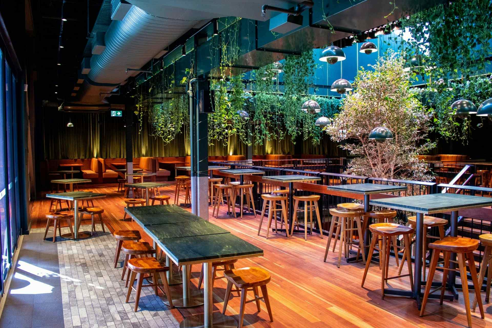 THE KENSINGTON LOUNGE