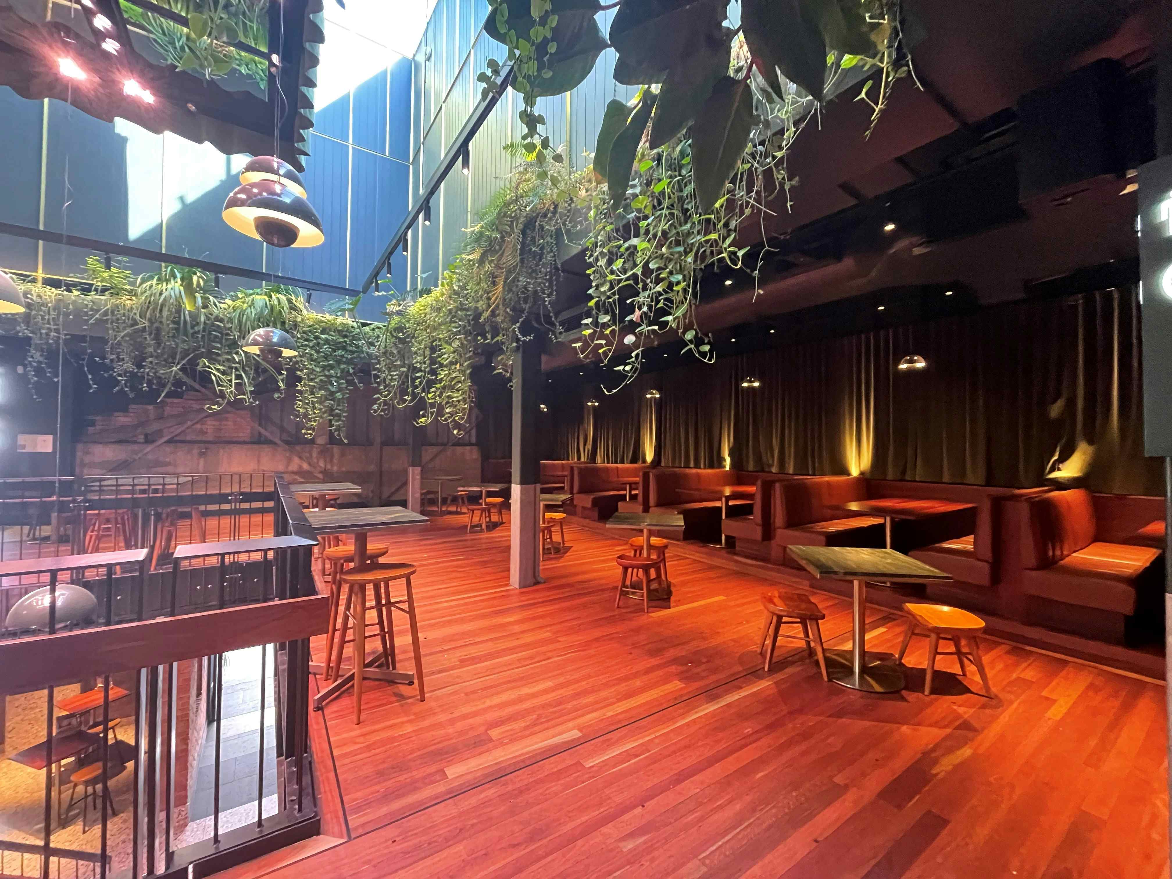 THE KENSINGTON LOUNGE 1