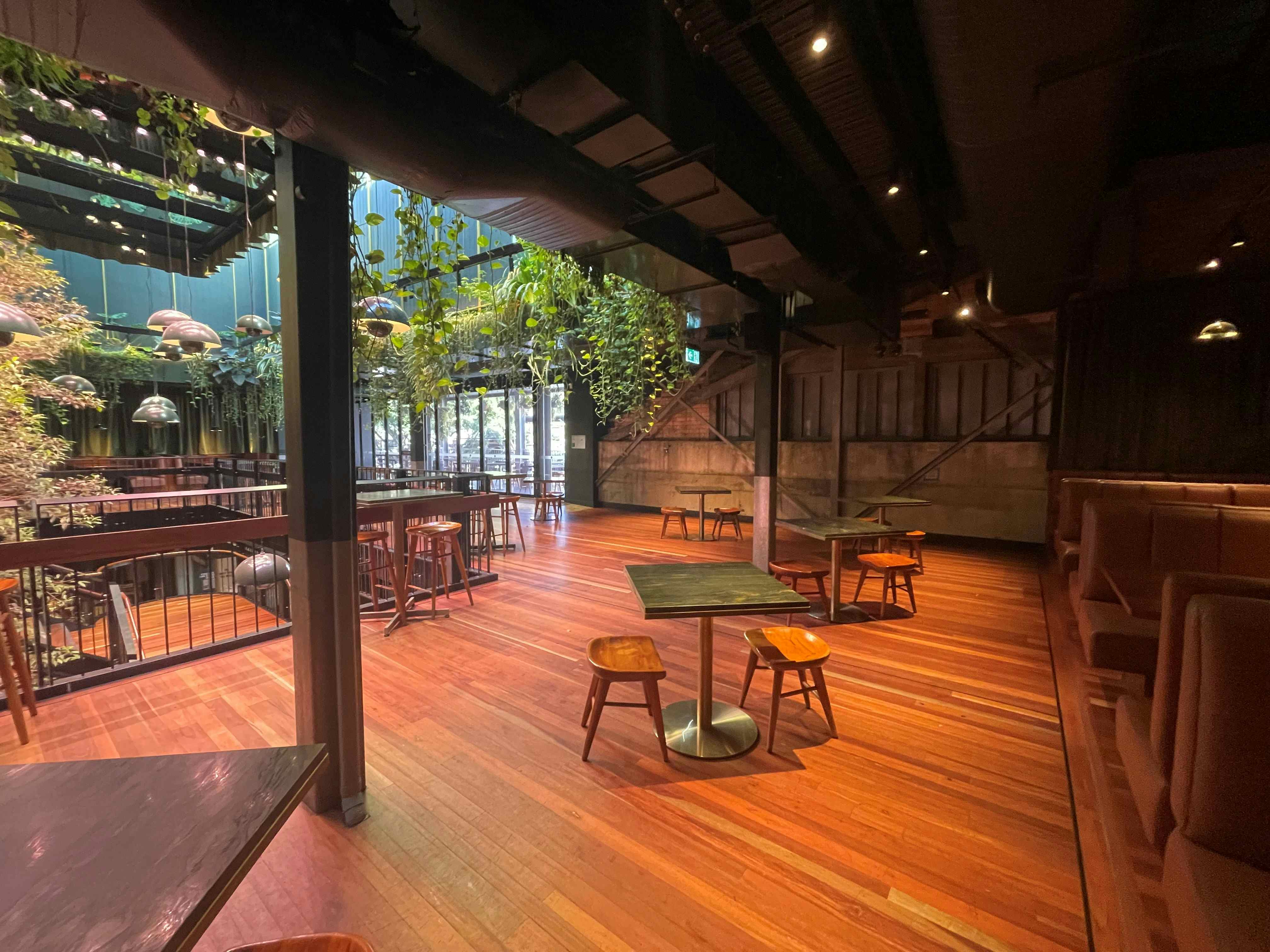 THE KENSINGTON LOUNGE 2