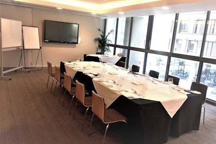 Newton Boardroom 1