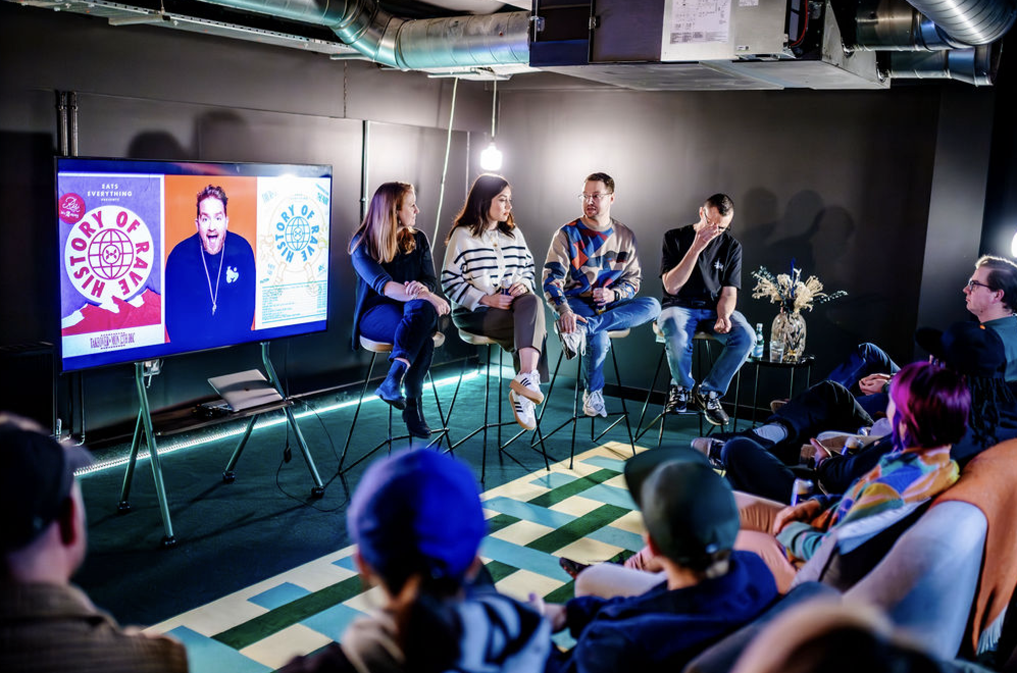 Cosy Meeting Room  4