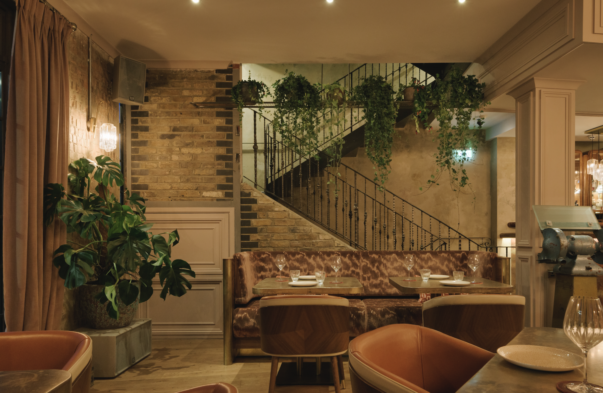 The Restaurant / Lounge 3