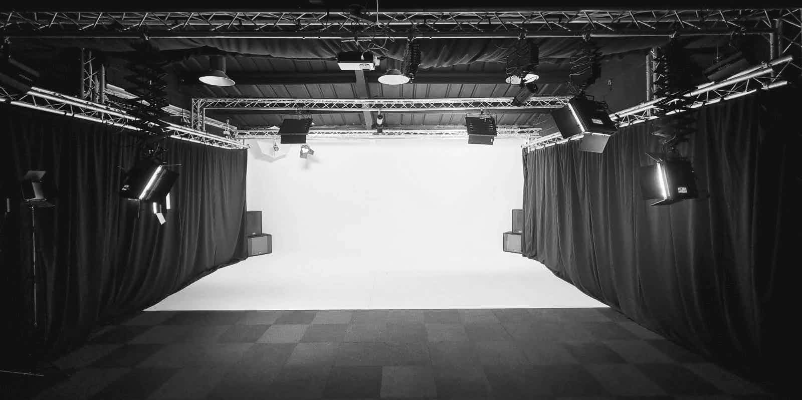 TV Studio / Photographic Studio (1000 Sq.ft) 2