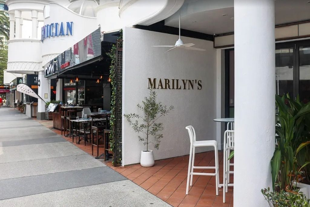 Marilyn's Bar and Diner 3