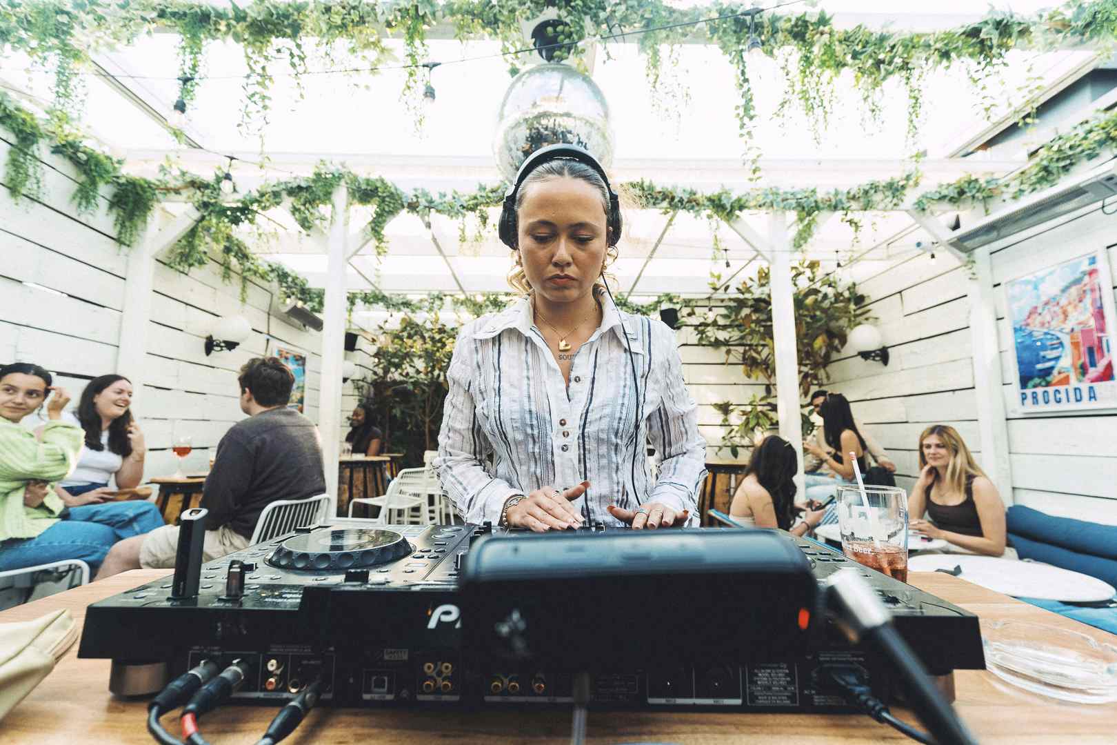 Weatherproof Rooftop Bar | Perfect Summer Party 8