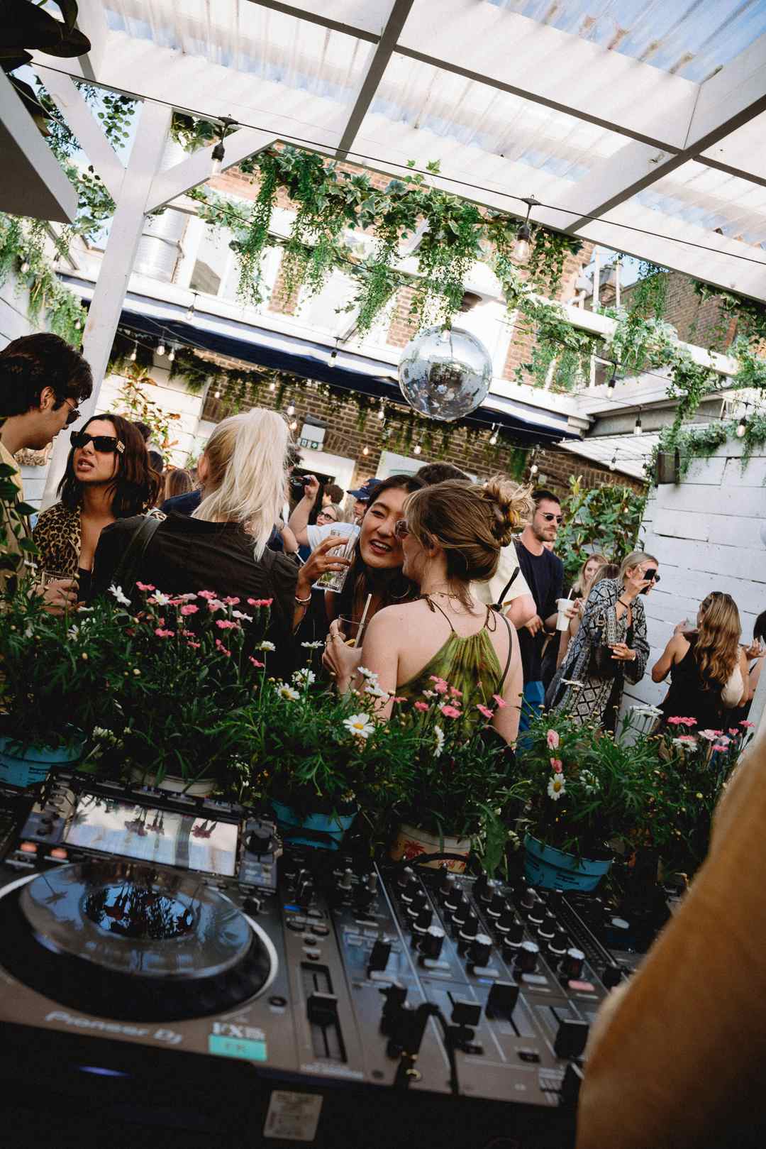Weatherproof Rooftop Bar | Perfect Summer Party 43