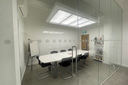 Holloway suite 1