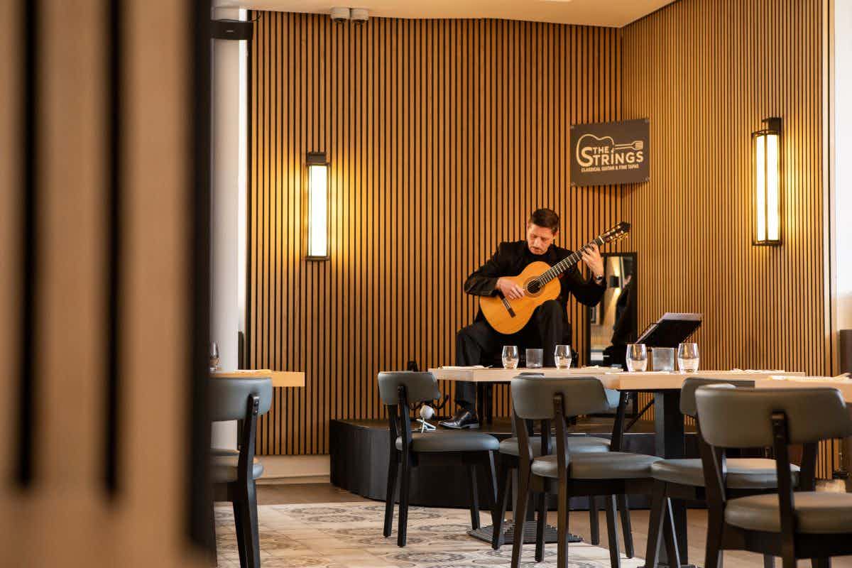 Whole venue Strings Restaurant  4