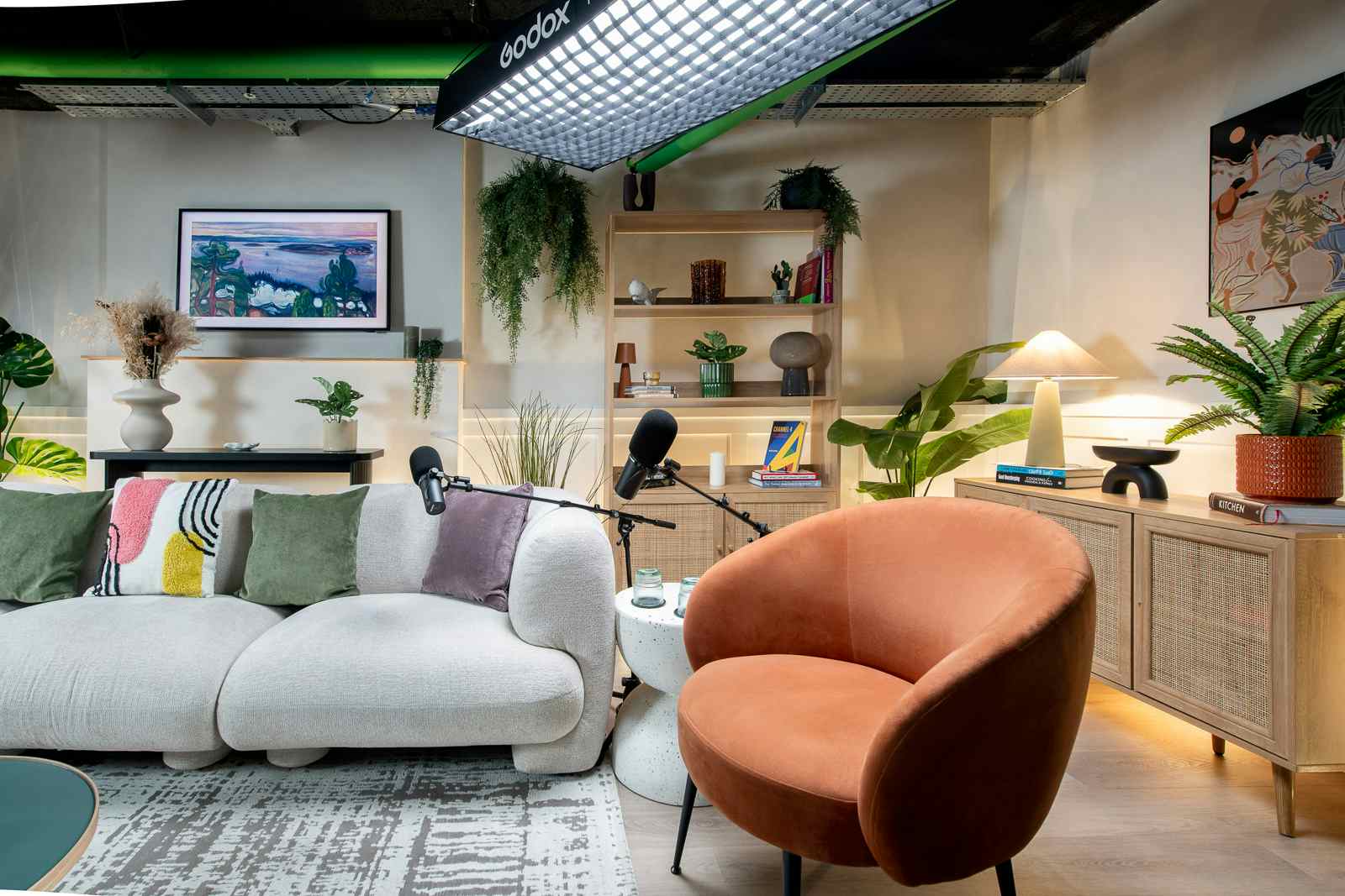 Podcast Recording Studio 16