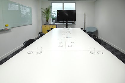 The Curious Lounge - 10 person room 1