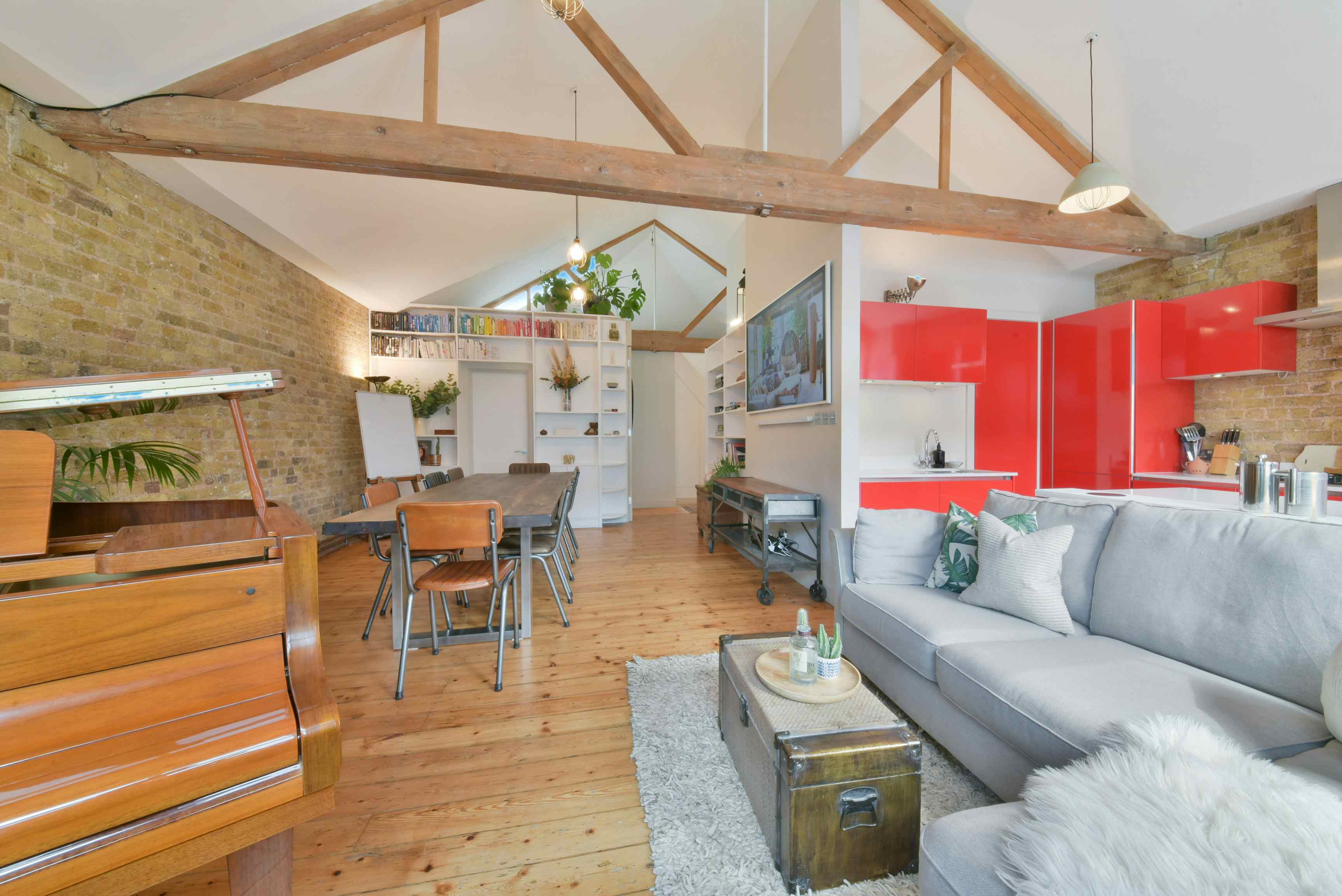 Treehouse Loft - Meeting space 2