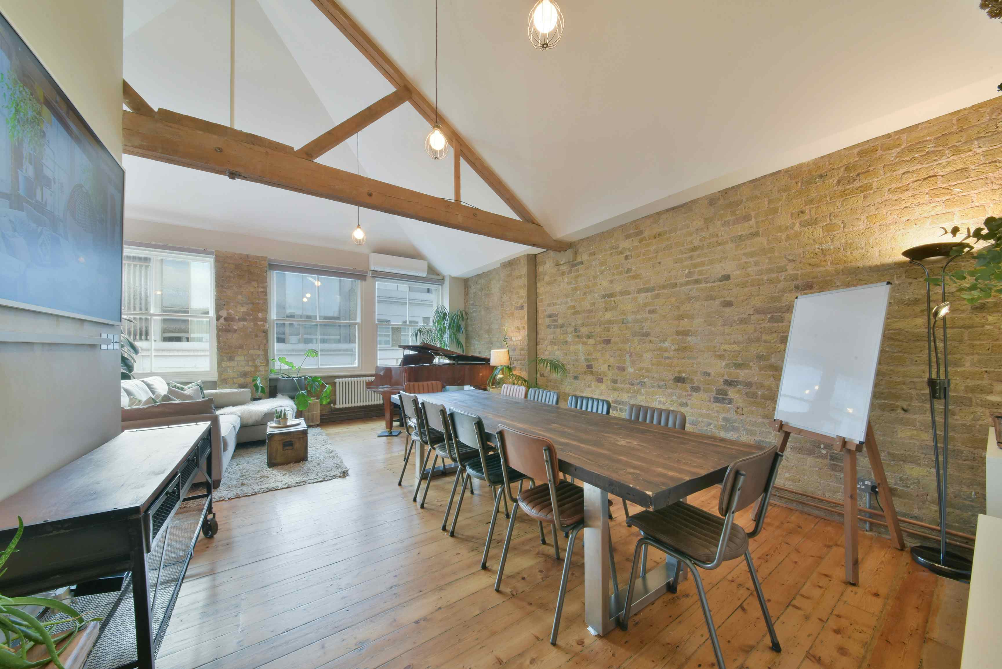 Treehouse Loft - Meeting space 1