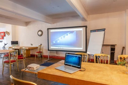 HQ MEETING 1