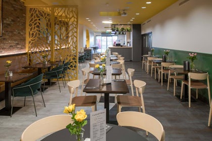 Bar & Restaurant 1