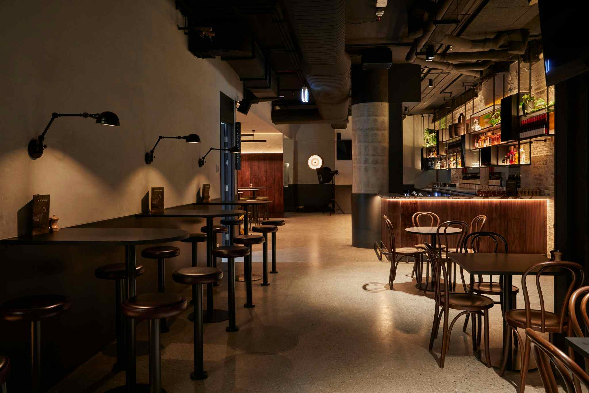 The Metropolitan - Wine Bar  0