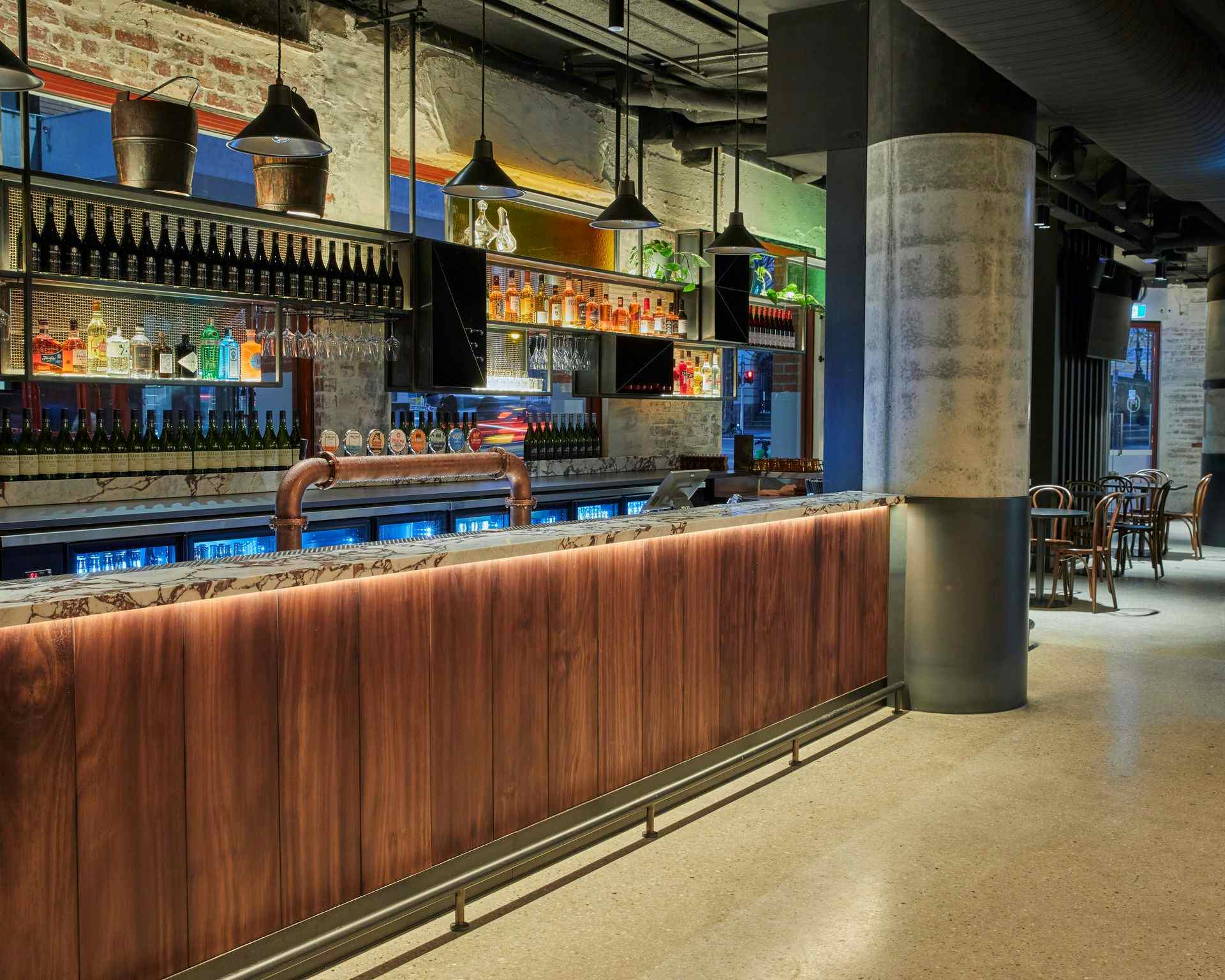 The Metropolitan - Wine Bar  1