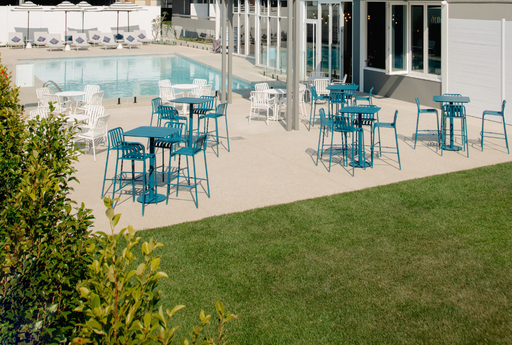 Poolside West 3D tour