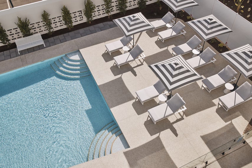 Poolside East 3D tour