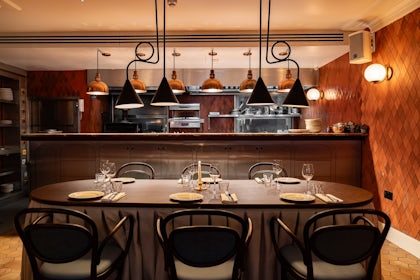 Henri Restaurant 2