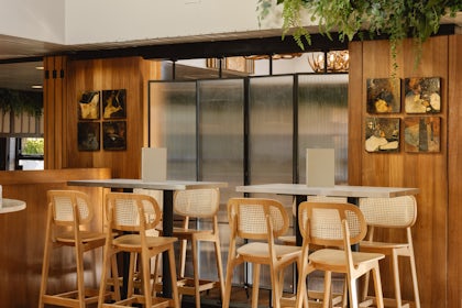 Vibrant Bar Area for Casual Gatherings: Up to 40 Guests 2