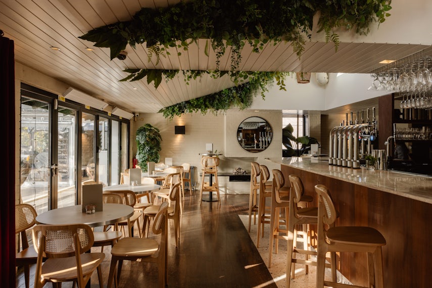 Vibrant Bar Area for Casual Gatherings: Up to 40 Guests 0