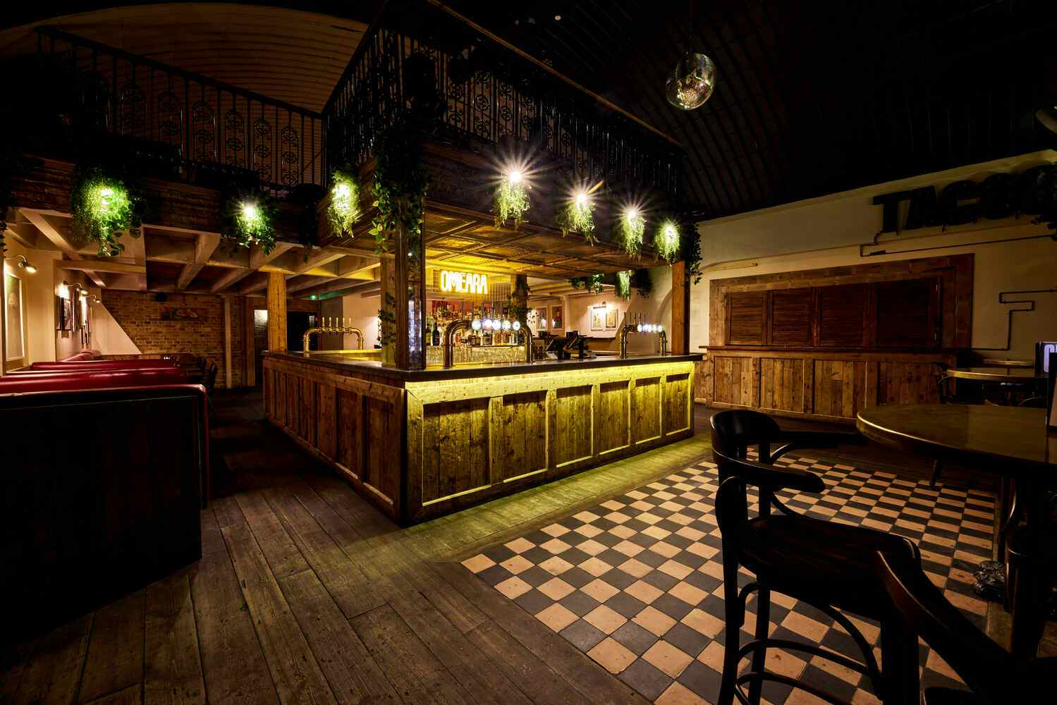 Rae's London (Whole Venue) 4