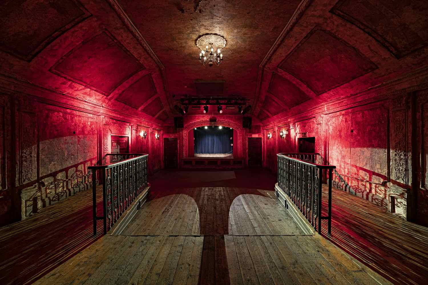 Rae's London (Whole Venue) 3