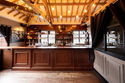 Attic Ballroom & Study Bar 10
