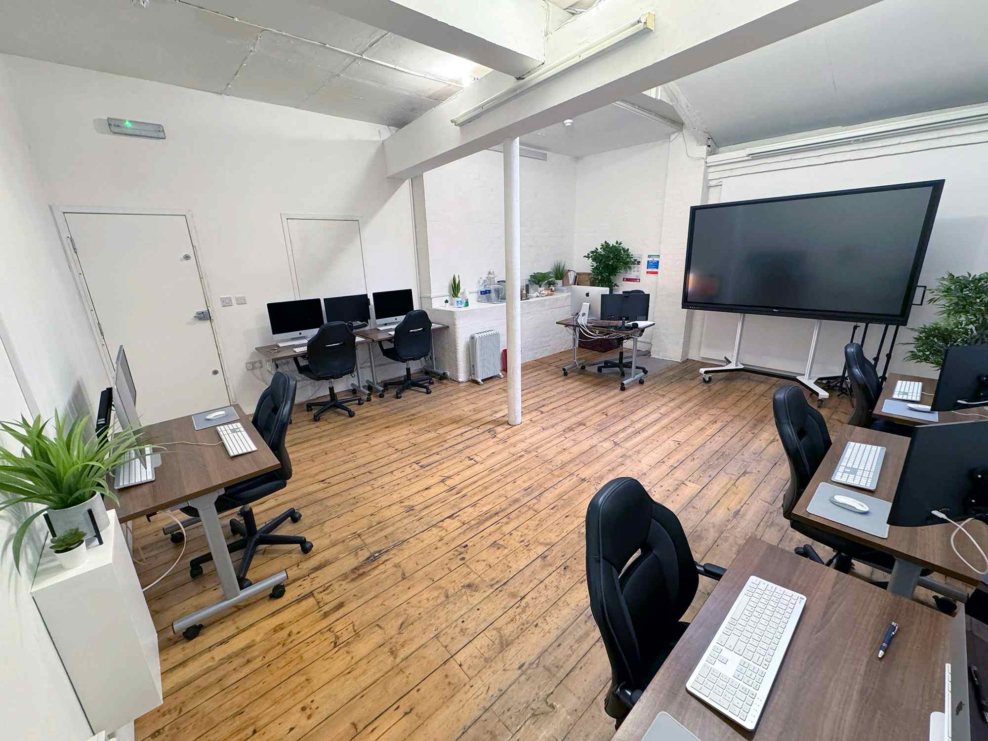 Digital Media Training Room, Platform