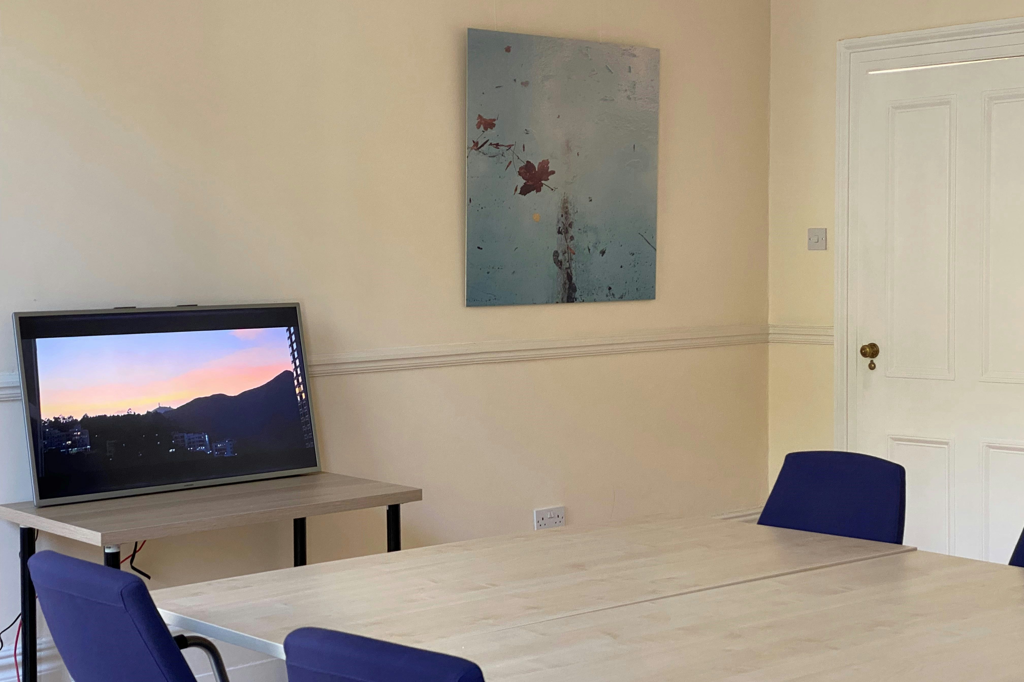 Meeting Room - Spacious With Big Windows & Natural Light 3