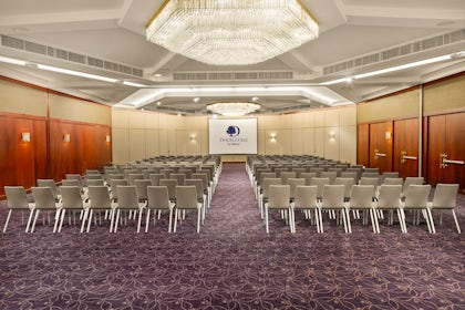 Salon Europe 1
