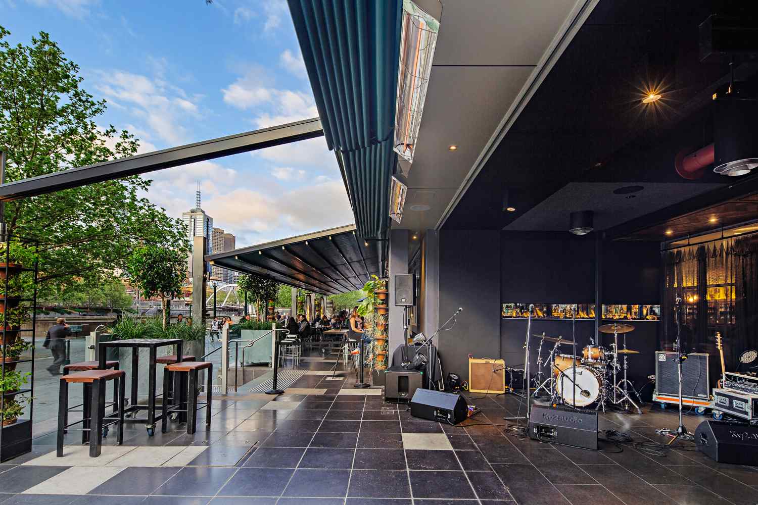 Exclusive Dining Room & Lounge 5