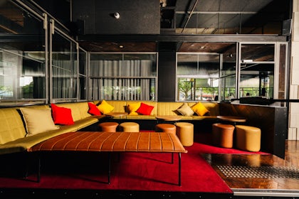 Lounge 4