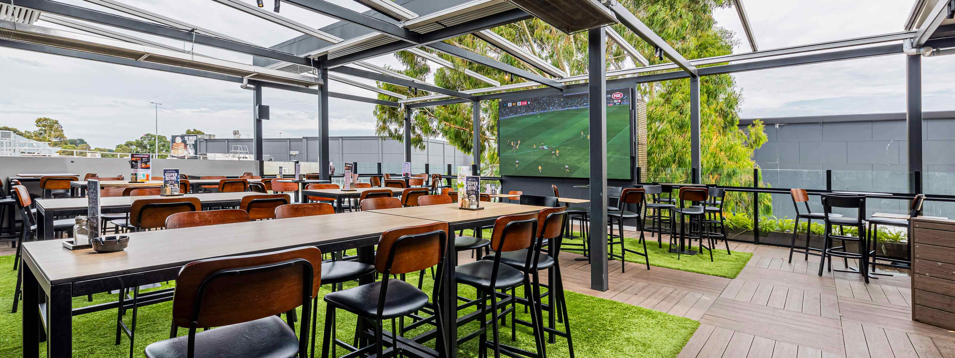 Rooftop Deck, The Sporting Globe Bar & Grill - Knox