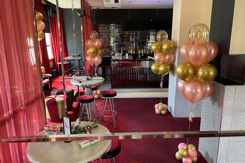 Lounge Bar 0