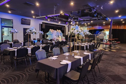 Longitude Room / Victory Room 11