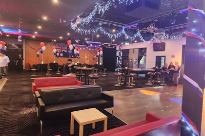 Longitude Room / Victory Room 10