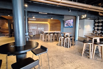 Landing Bar 2