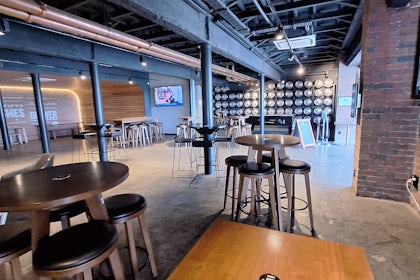 Landing Bar 4