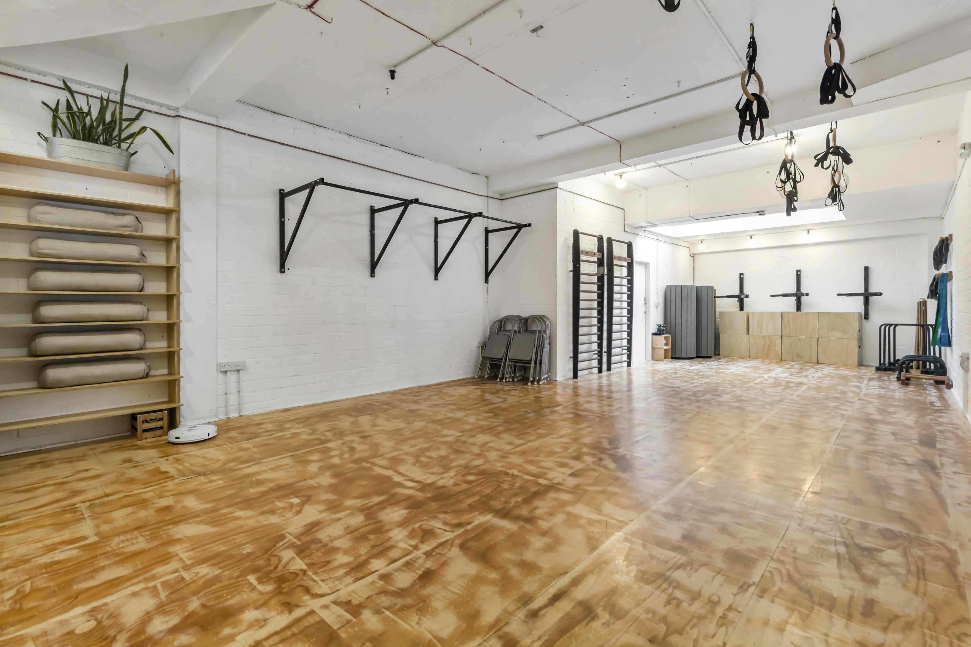 Bright Spacious Strength Studio Space in East London 1