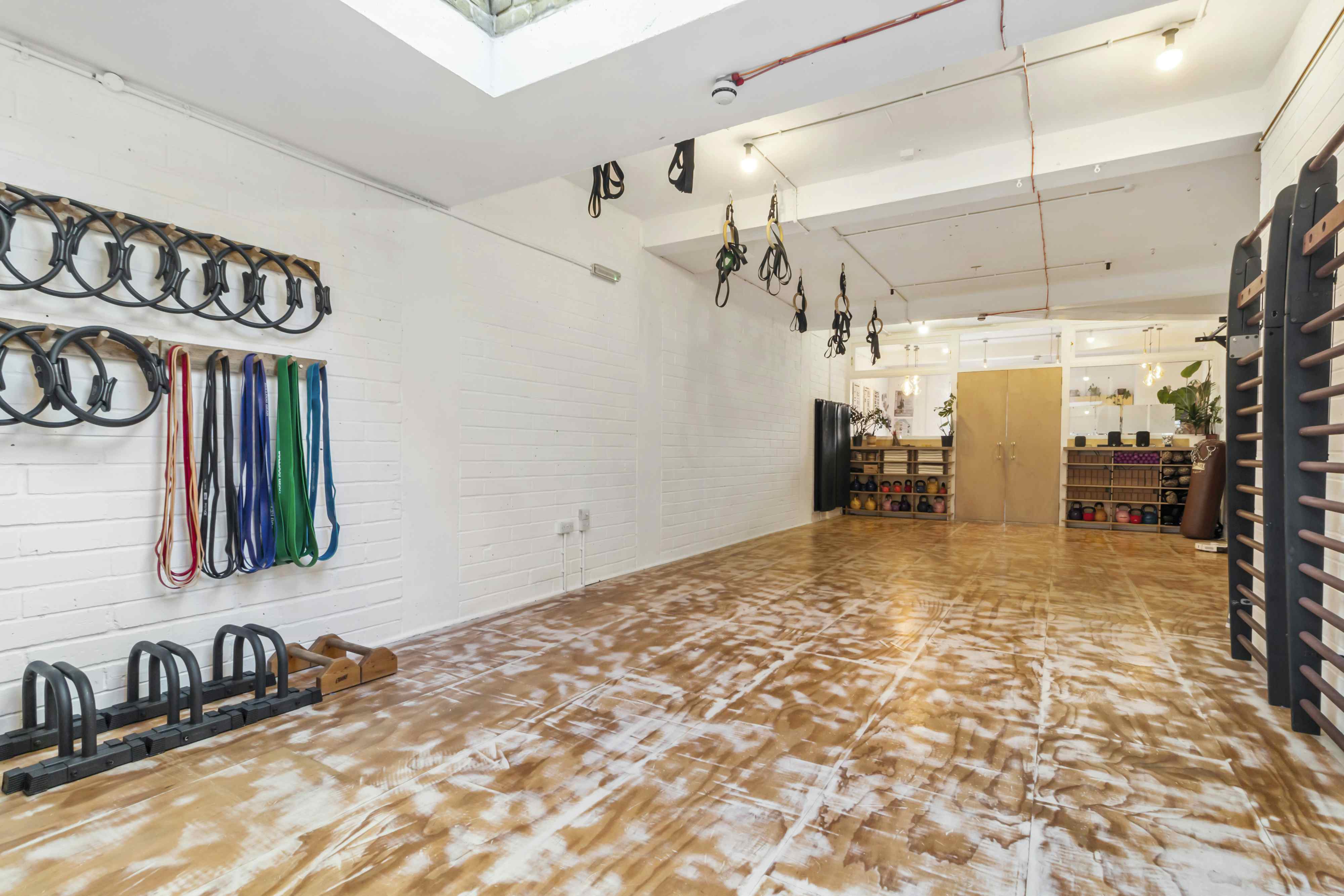 Bright Spacious Strength Studio Space in East London 3
