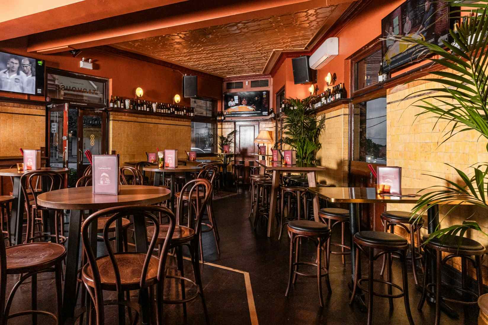 Public Bar (Semi-Exclusive)